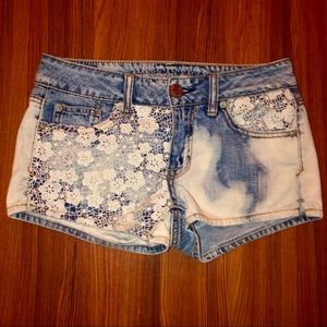AEO Bleach Lace Distressed Jean Shortie Shorts